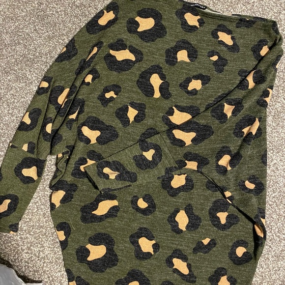 Animal print top - Picture 2 of 2